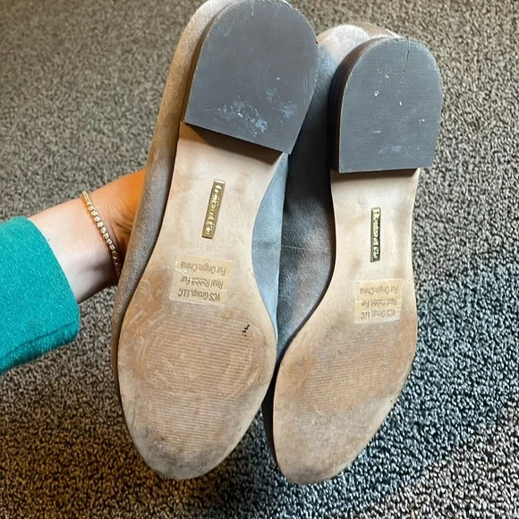 Elegant Gray Suede Women's Loafers with Pom Pom - Picture 2 of 5